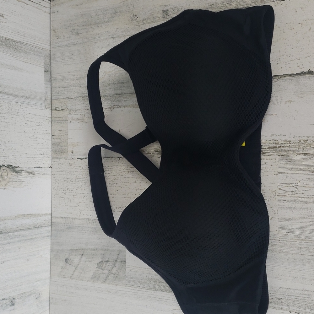 Nola black mesh front underwire bra or sportsbra adjustable straps Size 42DDD